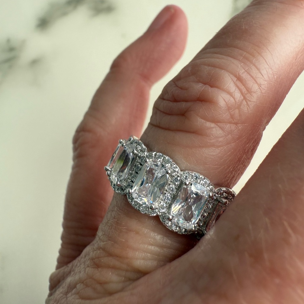 Diamond wedding band